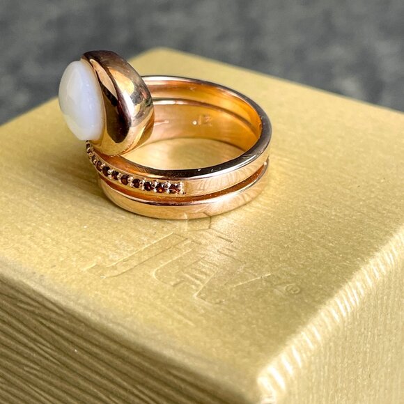 JTV rose gold tone ring with teardrop mother of pearl and red stones, sz 7 - Picture 5 of 6